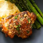 close up of garlic butter chicken thighs on a plate.