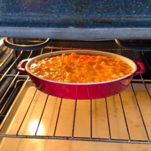 Baked macaroni and cheese in the oven.